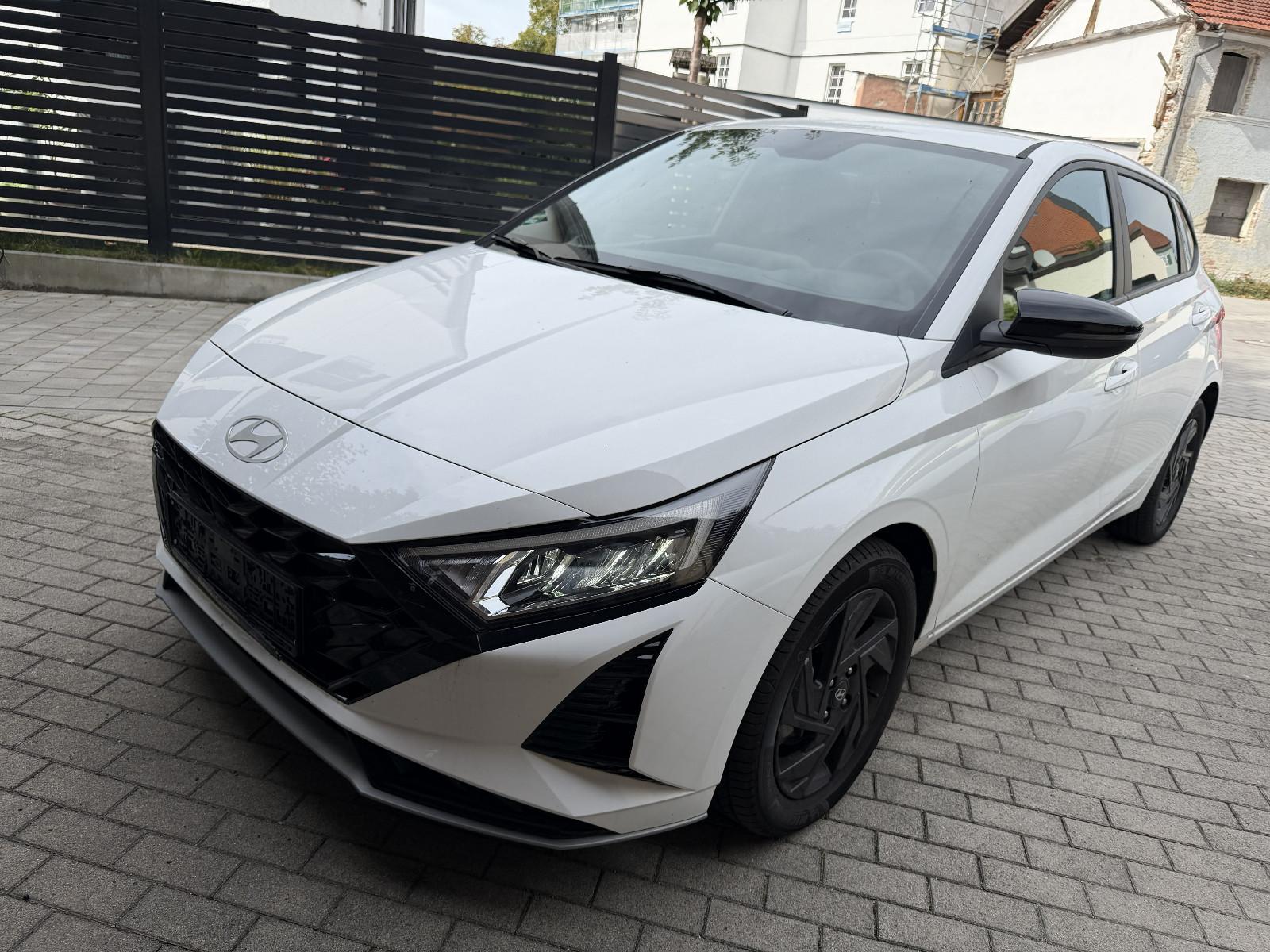Hyundai i20 Blackline LED NAVI SHZG TEMPOMAT KAMERA