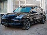 Porsche Cayenne SPORT DESIGN+ACC+360°+HUD+LEDERPAKET - mit Benzin-Antrieb: Allradantrieb, Geländewagen, Automatik