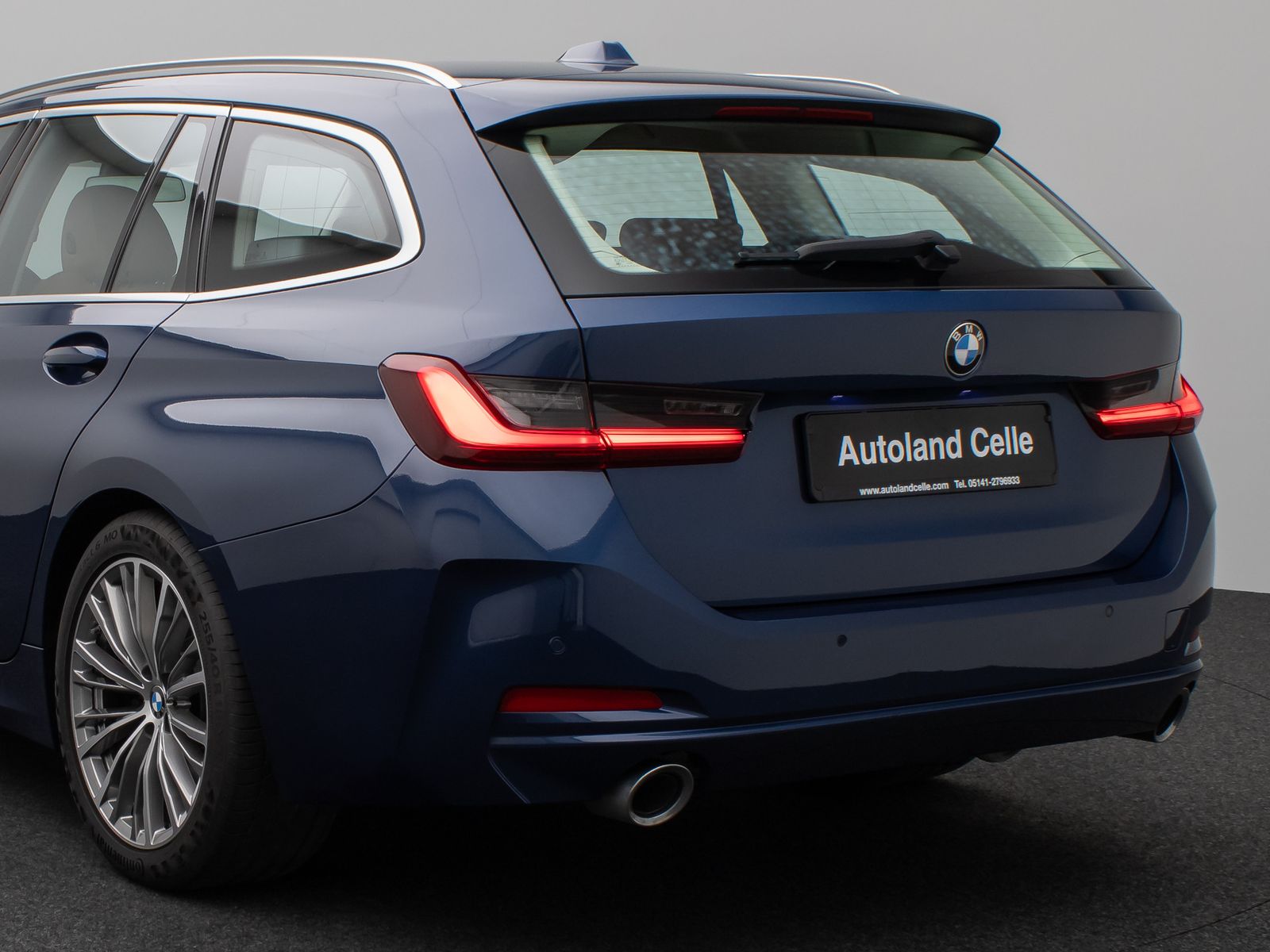 Fahrzeugabbildung BMW 320d Individual DAB HiFi Leder AHK Alarm Sport