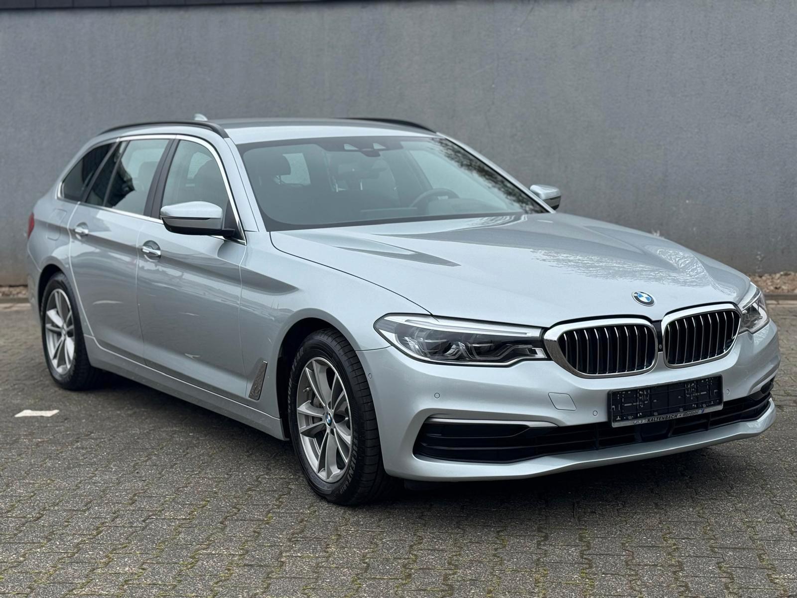 BMW 540i xDrive*Sport* Standh.*Head-UP*Leder*AHK*Amb