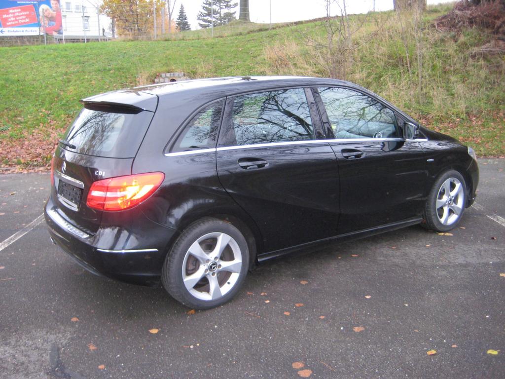 Mercedes-Benz B 180