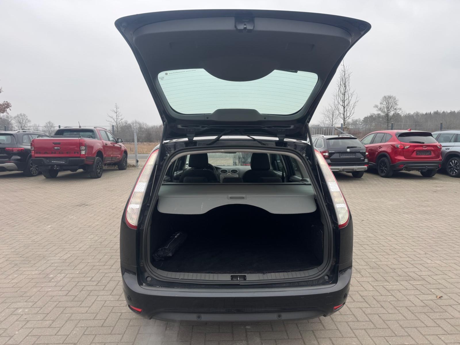 Ford Focus 2010 — photo 10