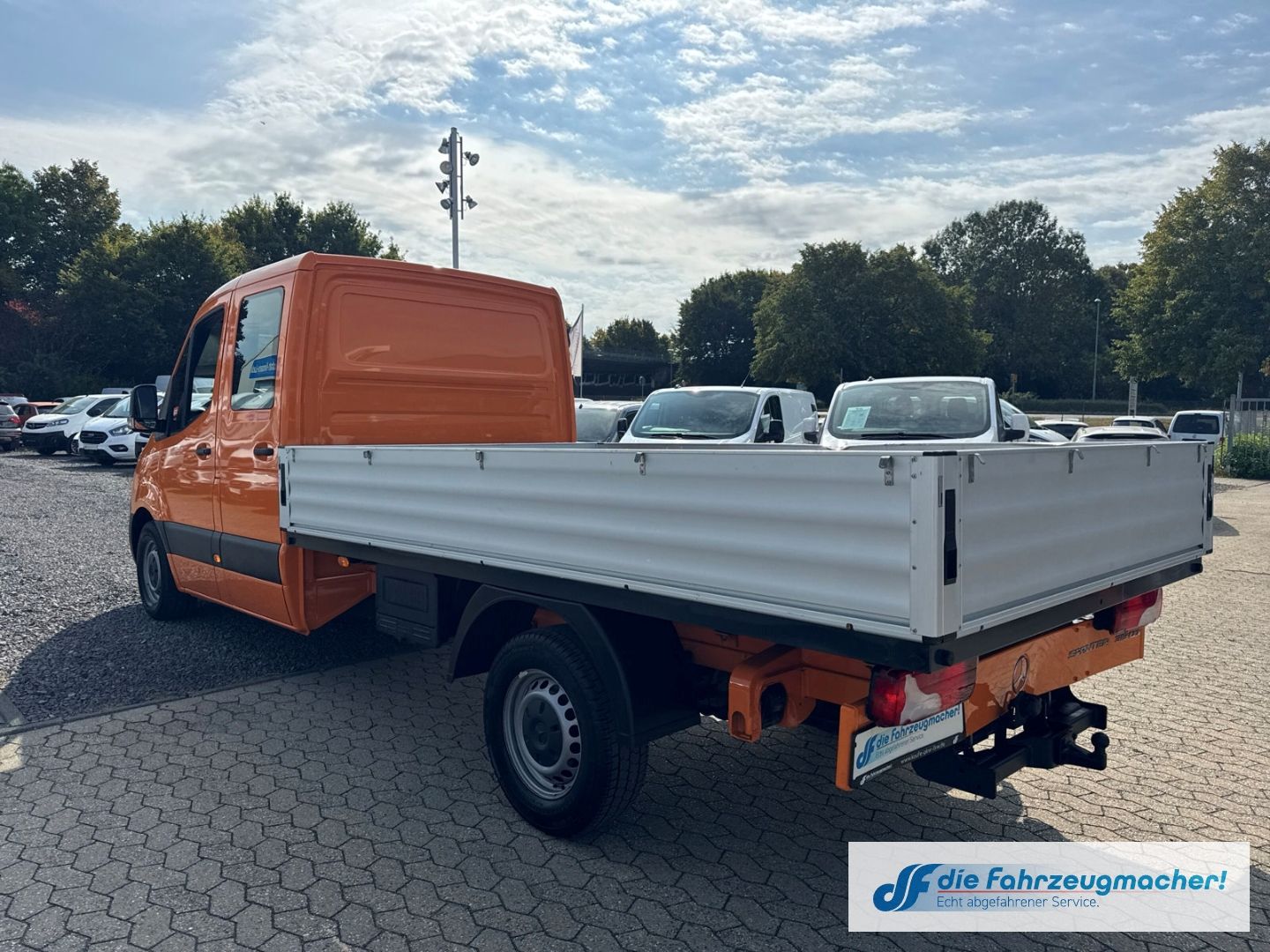 Fahrzeugabbildung Mercedes-Benz Sprinter Pritsche DoKa V6 319 CDI L3 AHK Navi DA