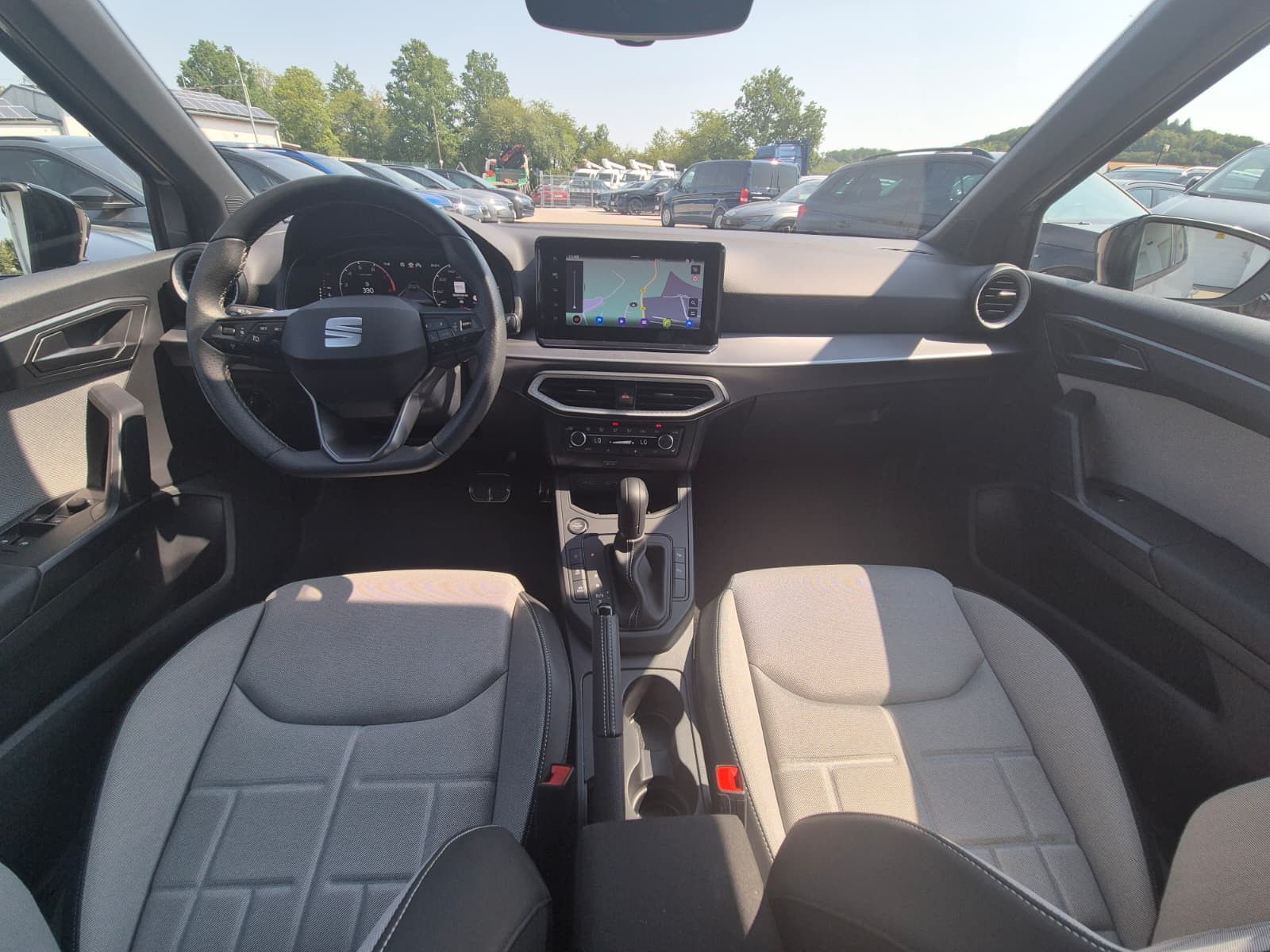 Fahrzeugabbildung SEAT Arona 1.5 TSI DSG FR Black Edition*LED*ACC*AHK*