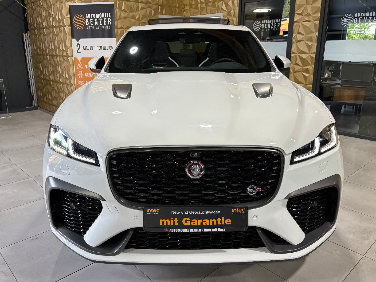 Fahrzeugabbildung Jaguar F-PACE SVR AWD/PANO/360°/APPLE/ACC/AMBIENTE/SHZ
