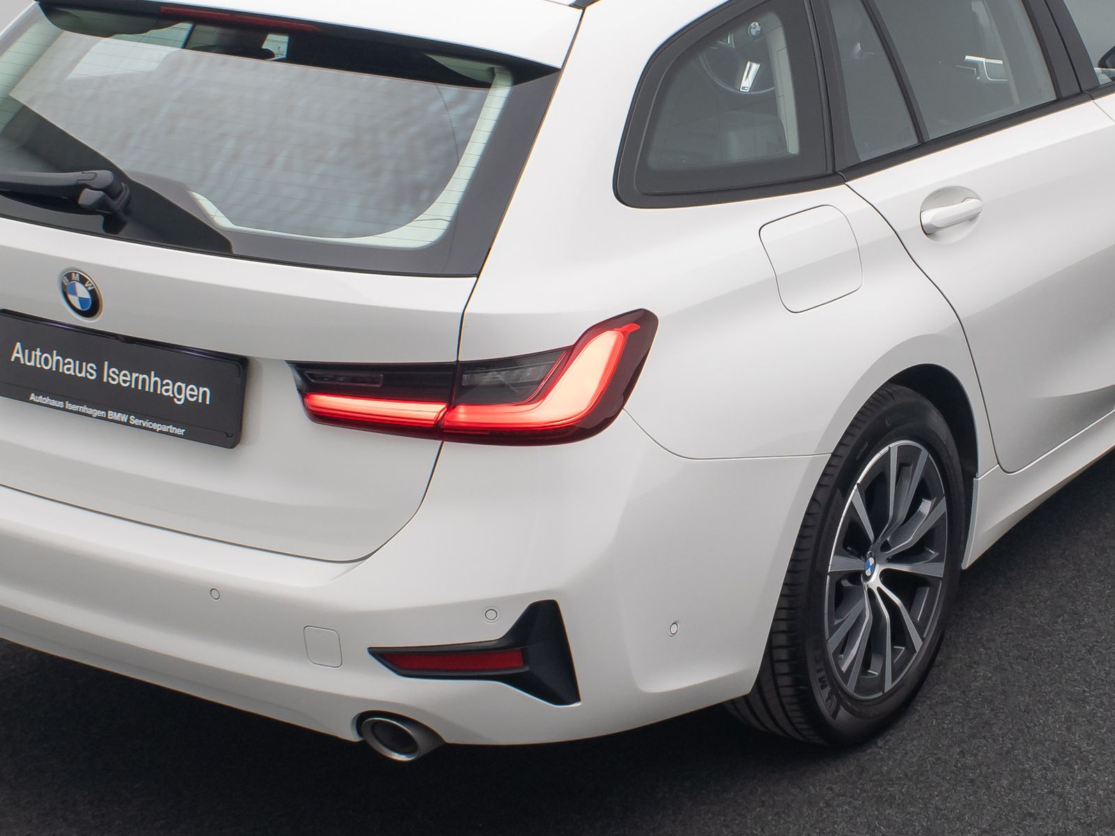 Fahrzeugabbildung BMW 330i AHK Kamera DAB Laser Panorama M Sport HIFi