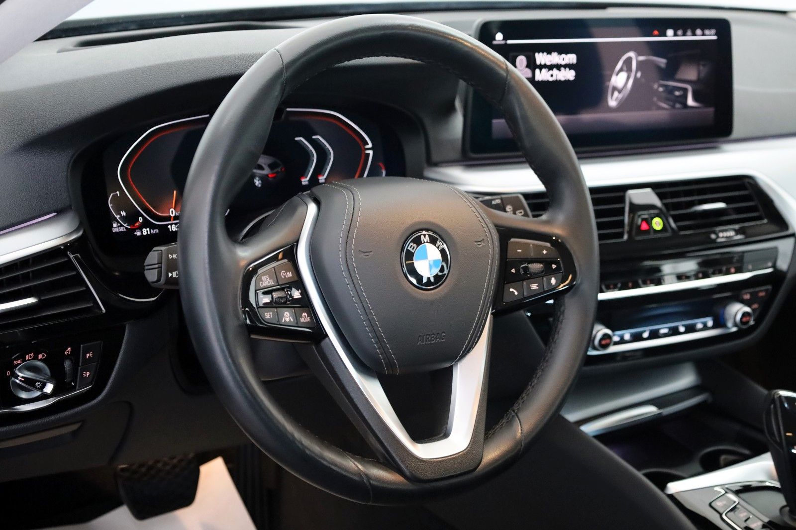 Fahrzeugabbildung BMW 530 d xDrive, Leder,Navi,LED,SH,HUD,Kamera