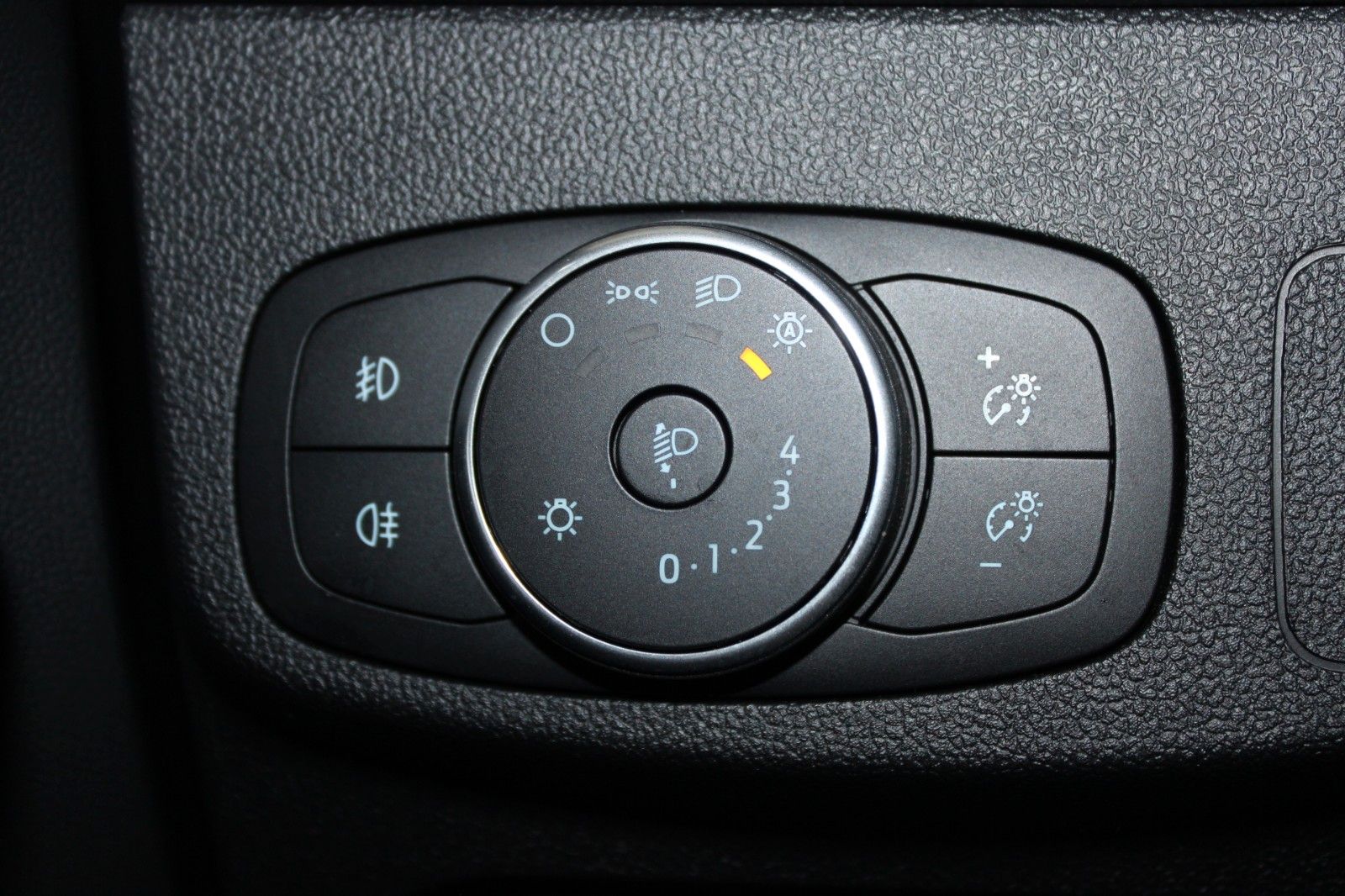 Fahrzeugabbildung Ford Focus ST-Line Turnier LED ACC DAB CAM WinterPak