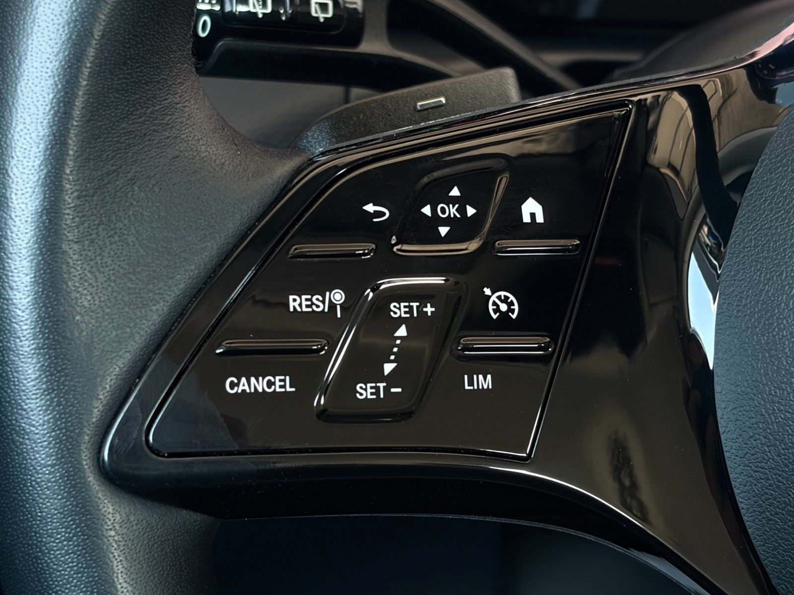 Fahrzeugabbildung Mercedes-Benz C 220d T Modell Autom Advanced MBUX Kamera SHZ