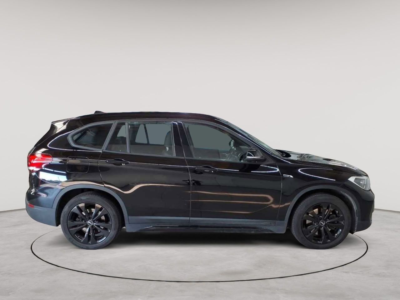BMW X1 xDrive25e Sport Line NAVI LED PDC imagem 3