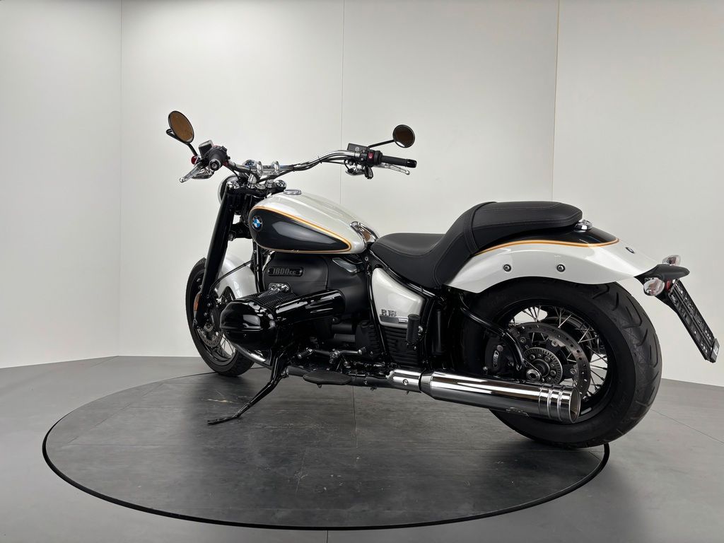 Fahrzeugabbildung BMW R18 *JEKILL&HYDE-AUSPUFF *BEACHBAR-LENKER