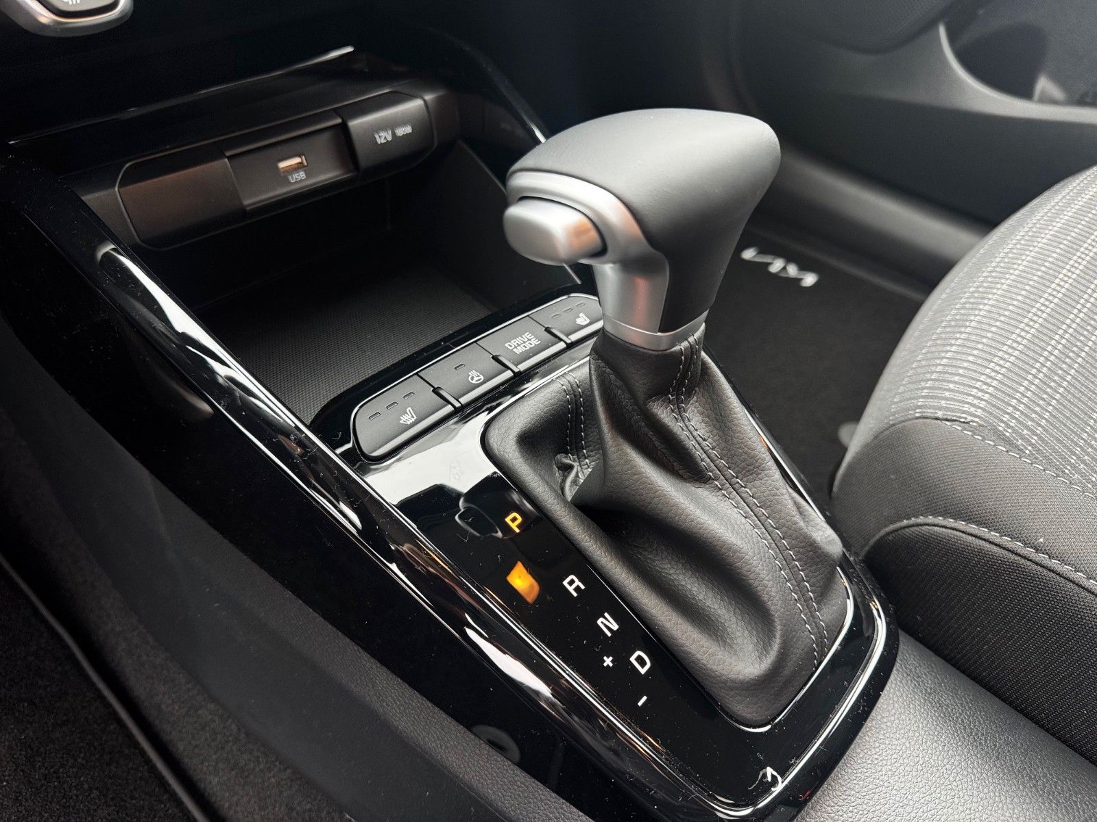 Fahrzeugabbildung Kia Stonic 1.0 T-GDI 100 Vision DCT7 NAVI KAMERA