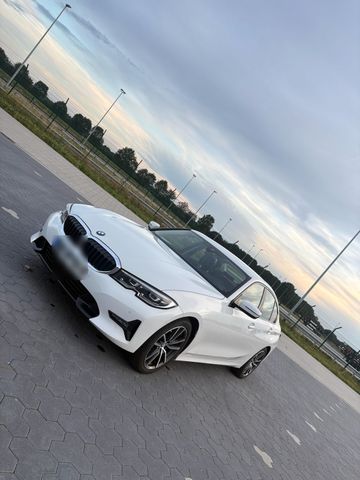 BMW BMW 318d G20 Sport Line | HUD | 360 Kamer...