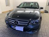Mercedes-Benz 250 - Mercedes-Benz 250 mit Benzin-Antrieb