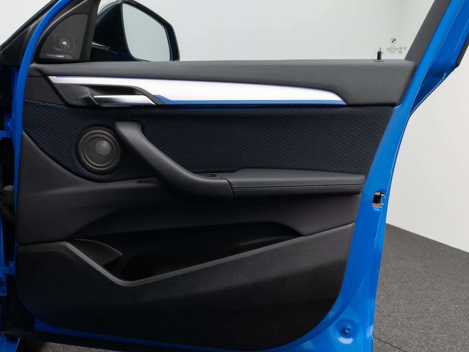 Fahrzeugabbildung BMW X2 M35i Kamera HUD DAB H/K Navi+ Alarm 19Zoll