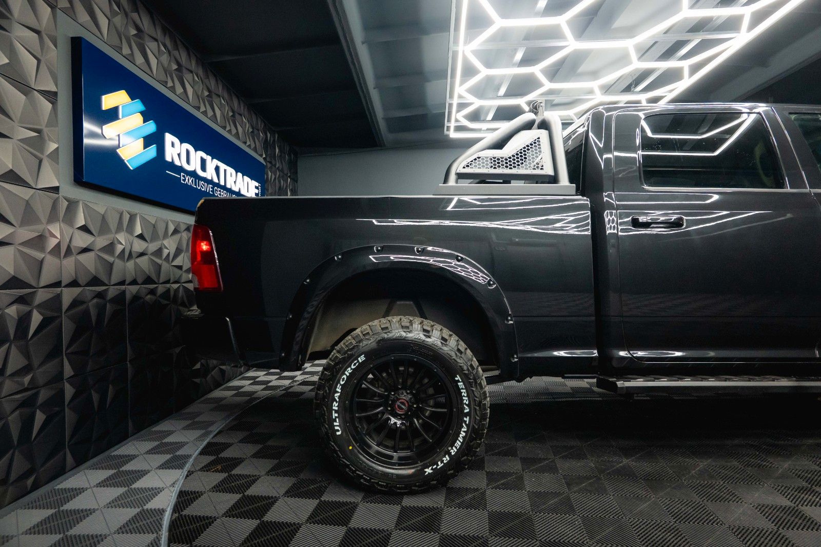 Fahrzeugabbildung Dodge RAM 5.7 V8 HEMI 4x4 Sport OFFROAD Night LONGBED