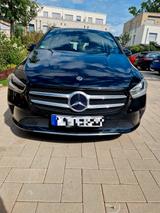 Mercedes-Benz B 180 -