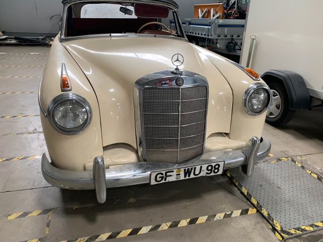 Mercedes-Benz 220 S  Ponton Carbrio Restaurationsobjekt