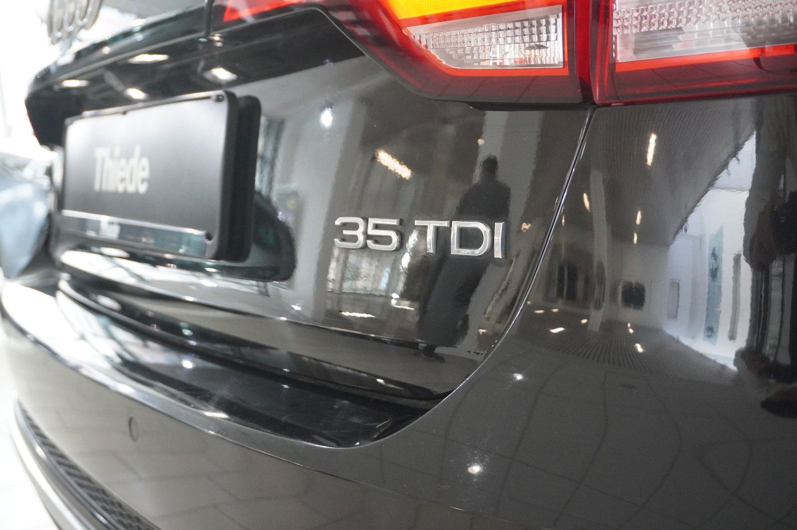 Fahrzeugabbildung Audi A4 Avant 35 TDI S-LINE SPORT NAVI/LED/KAMERA/DAB