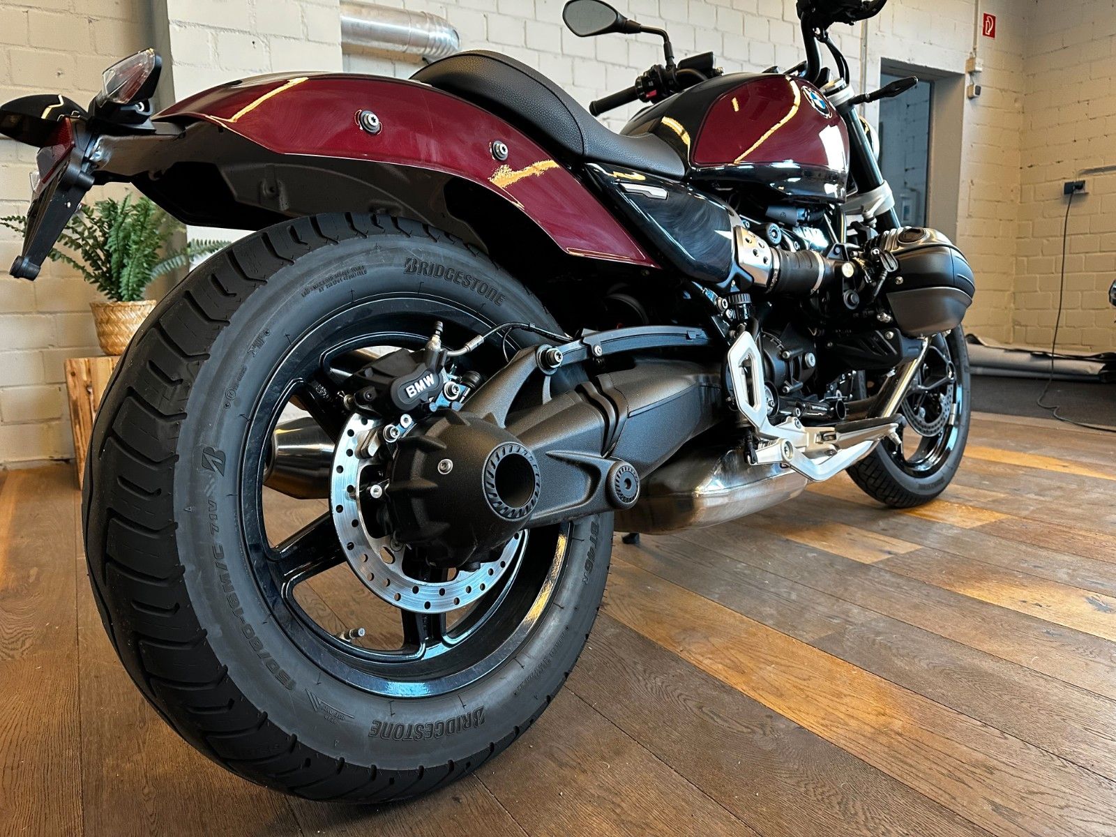 Fahrzeugabbildung BMW R12 - BMW Werksmaschine,  48 PS nur 907km!