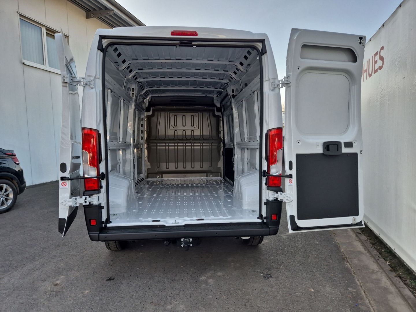 Fahrzeugabbildung Peugeot Boxer KW 35 L3H2 BlueHDi 140 AT AHK-abn. DAB