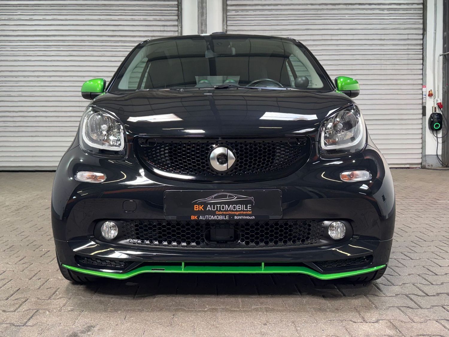 Fahrzeugabbildung Smart forTwo Brabus Edition Greenflash#Leder#Spur#JBL#