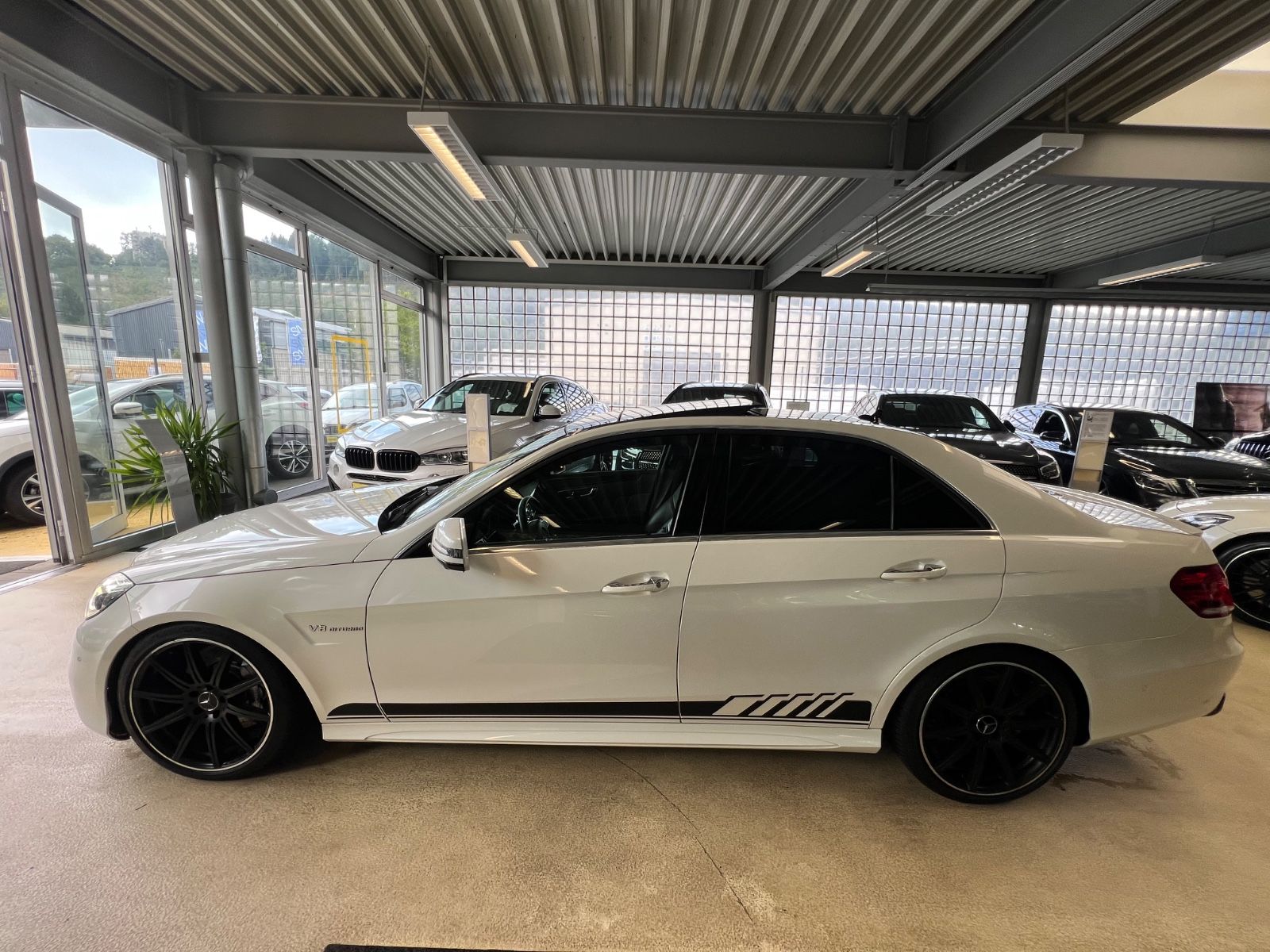 Fahrzeugabbildung Mercedes-Benz E 63 AMG E Lim. *DIAMANTWEISS*MB-SCHECKHEFT*