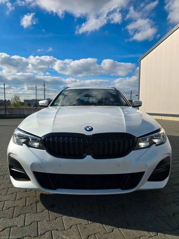 Image of BMW 320