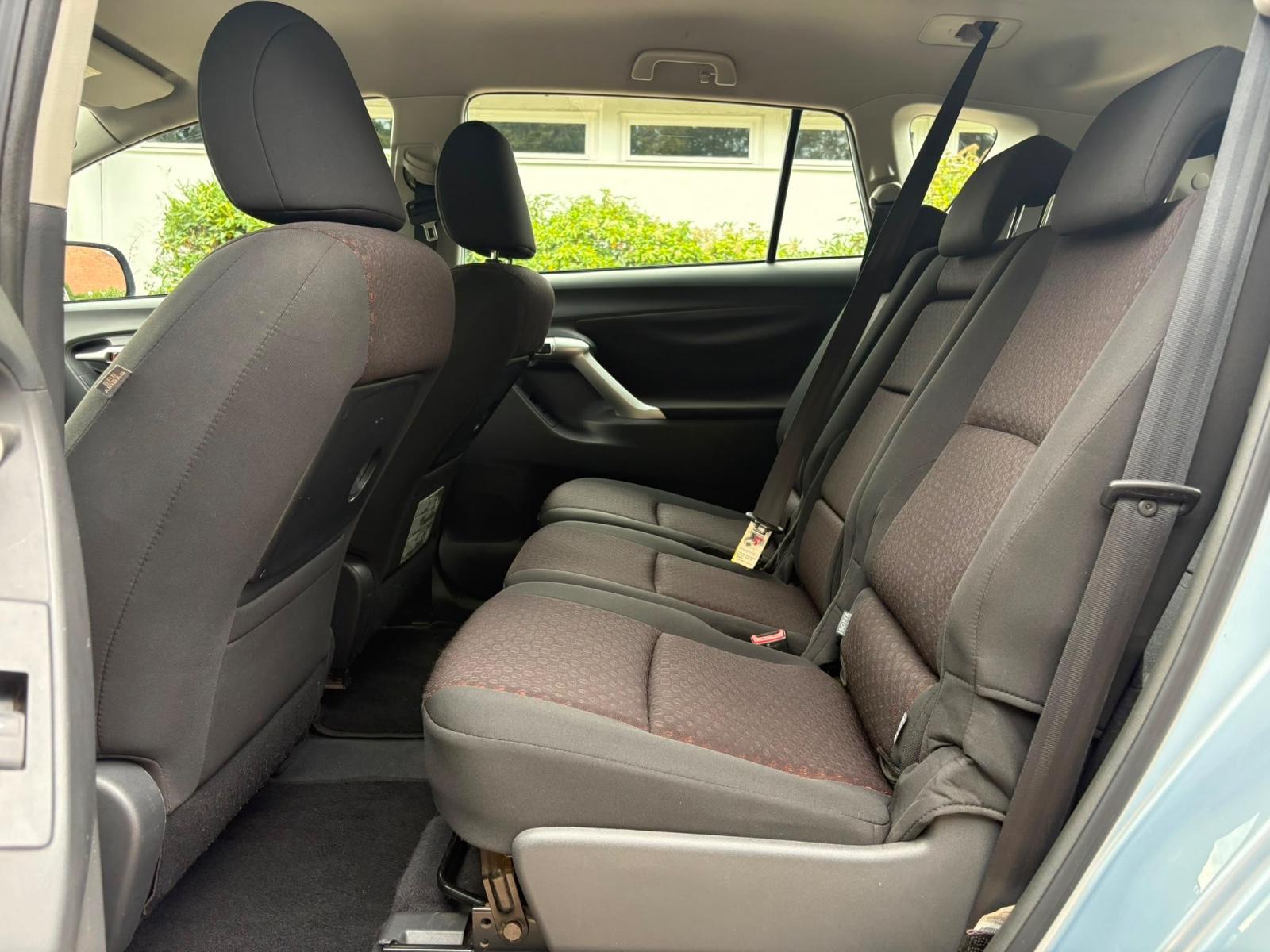 Toyota Corolla Verso 2010 — photo 11