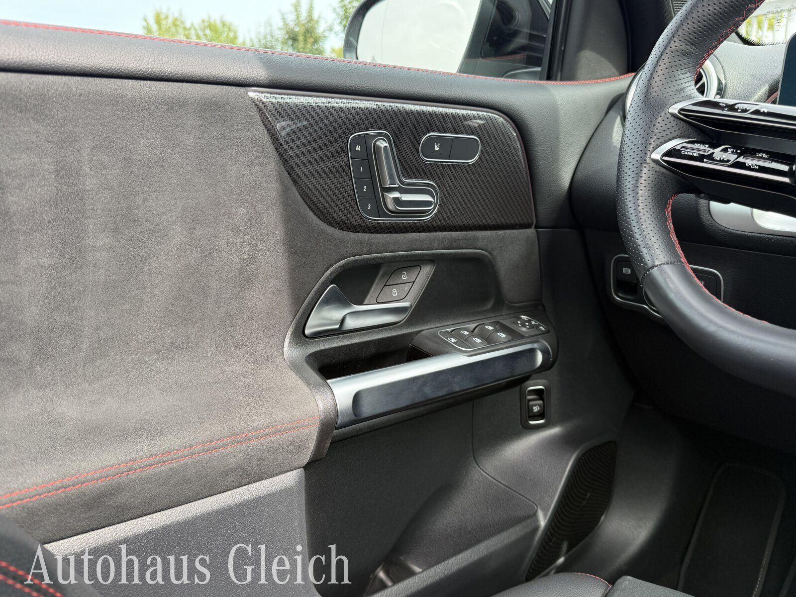 Fahrzeugabbildung Mercedes-Benz GLB 250 4Matic AMG Line (EURO 6e) Navi/Pano.-Dac