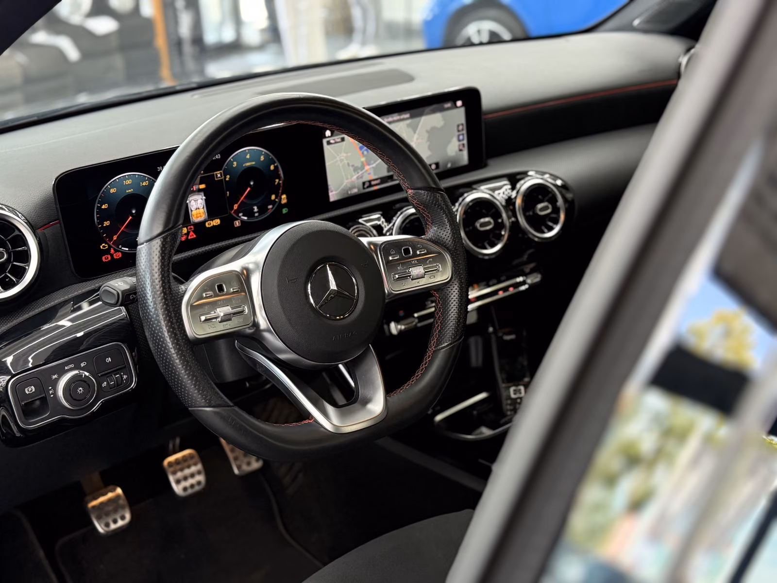 Mercedes-Benz A-Class AMG Line, Leder Alcantara, MB Service Neu!, миниатюра 16