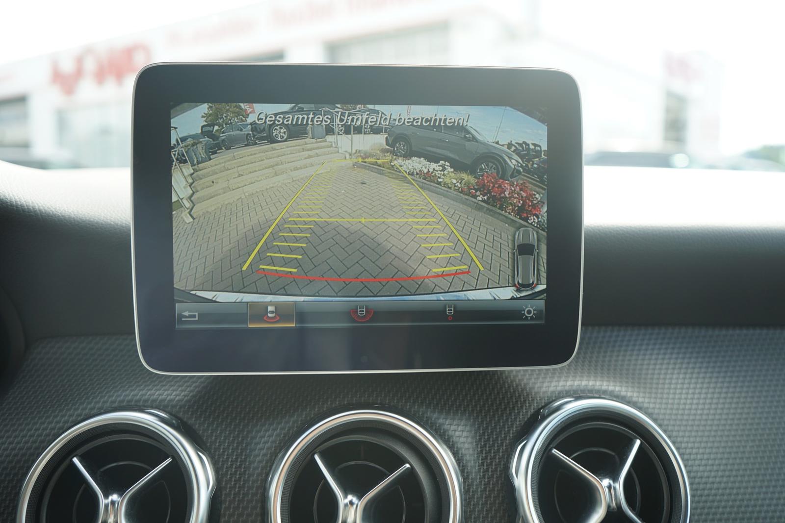 Mercedes-Benz GLA 200 Style LED Navi Sitzheizung Teilleder AHK