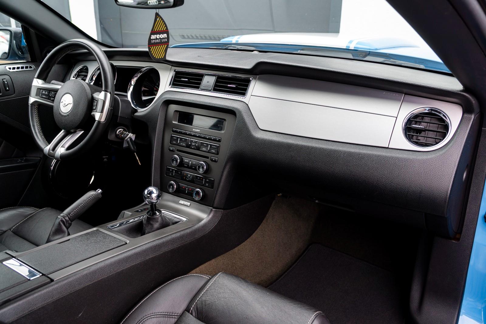 Ford Mustang V6 3,7 -KLIMA/SCHALT/LEDER/SHZ/XENON/R18