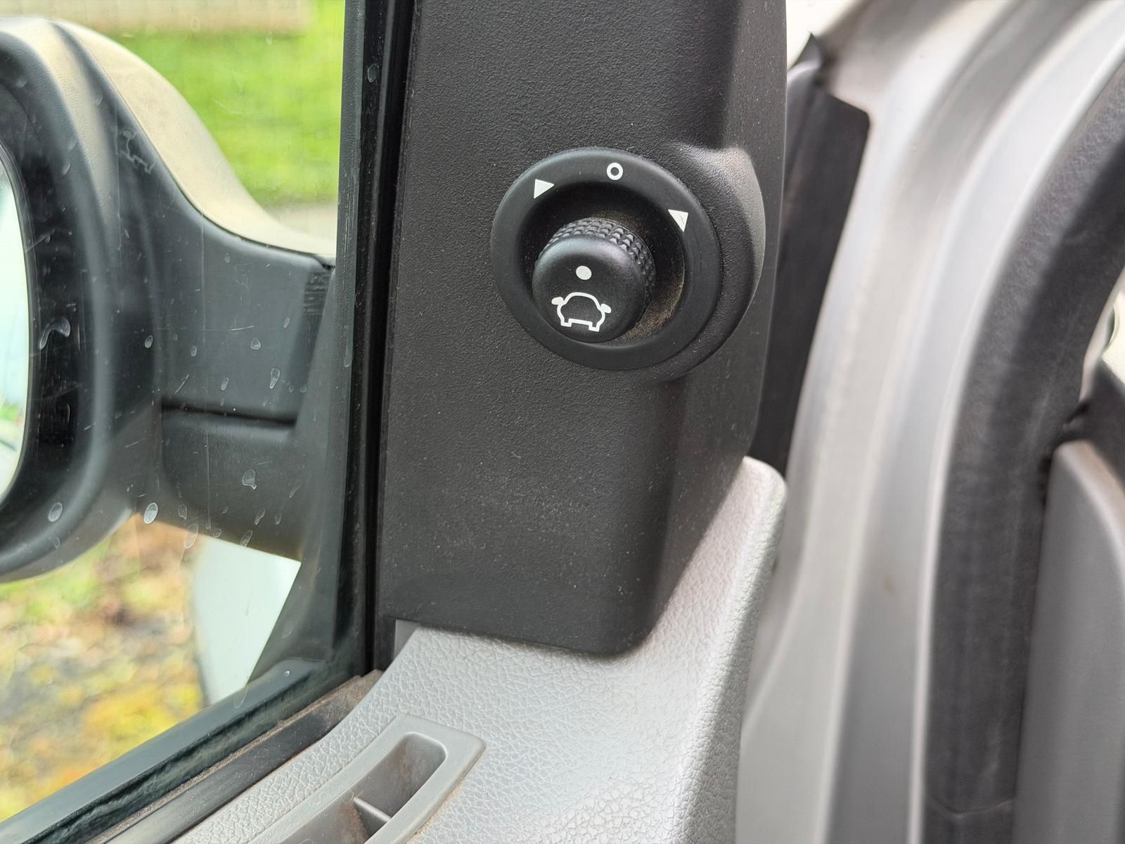 Fahrzeugabbildung Ford FIESTA AMBIENTE 1.3*TÜV NEU*AHK*KLIMA*8-FACH*