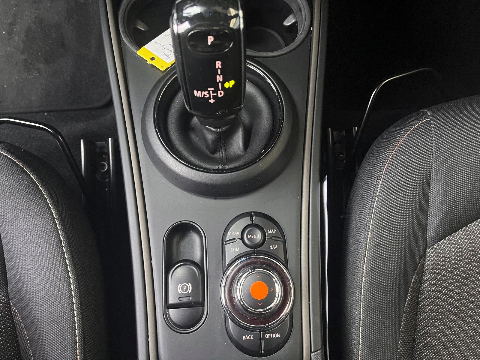 Fahrzeugabbildung MINI ONE Countryman One D Automatik