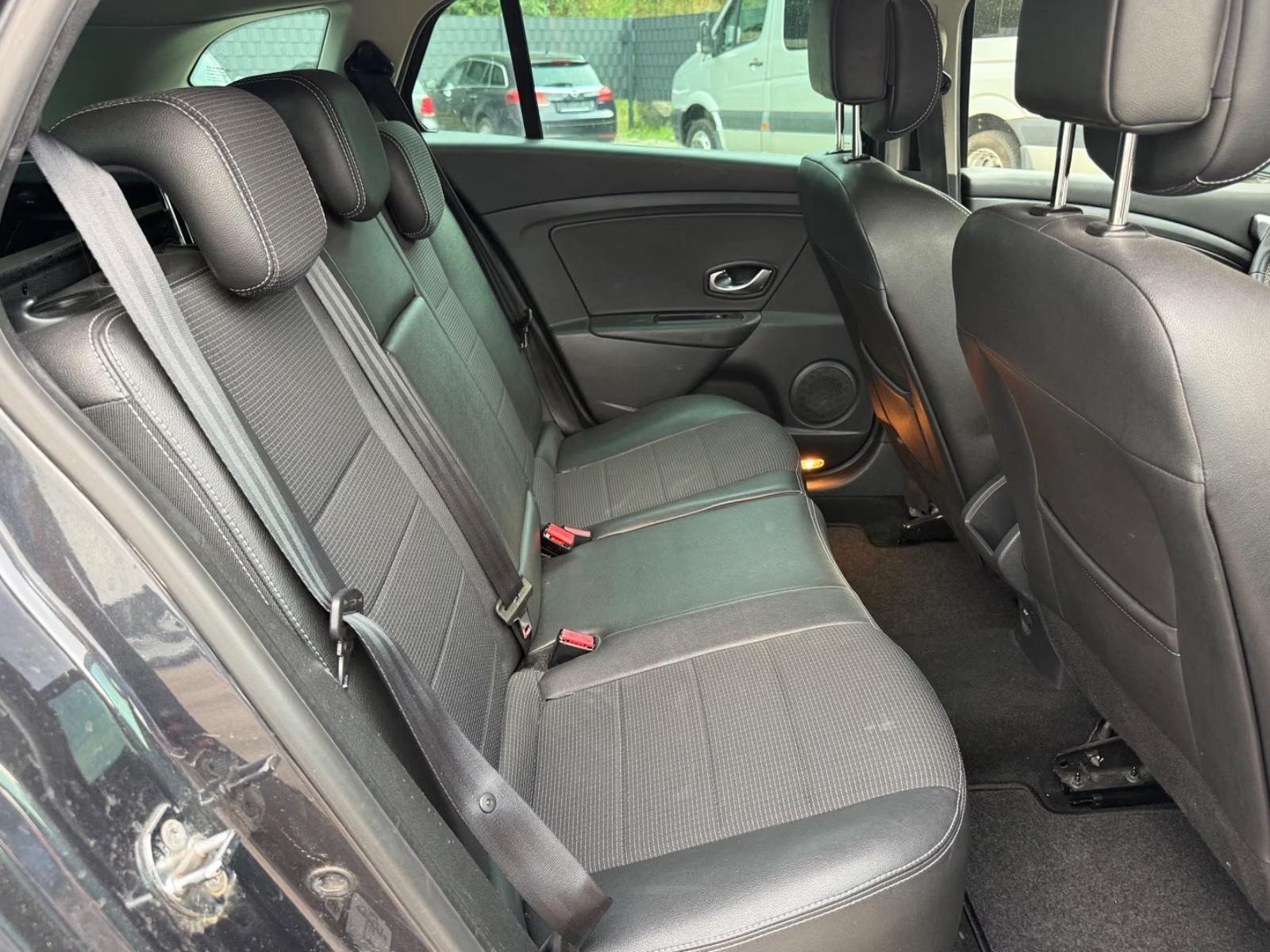 Renault Megane 2011 — photo 15