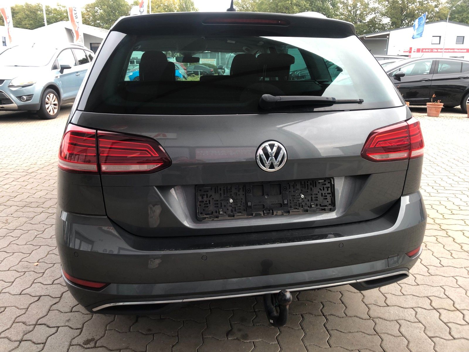 Fahrzeugabbildung Volkswagen Golf VII Variant IQ.DRIVE Seitenschaden