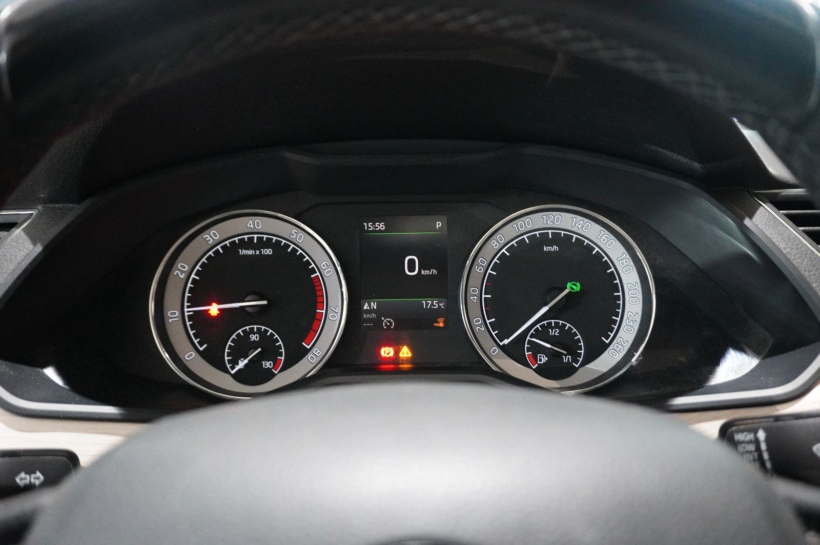Fahrzeugabbildung SKODA Superb Lim. 2.0 TSI L&K 4X4 DSG NAVI/KAMERA/AHK