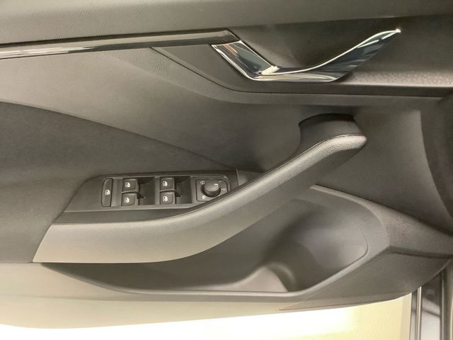 Kamiq Tour 1,0 85 kW DSG AHK NAVI ALU SHZG