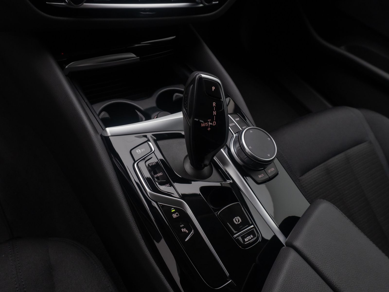 Fahrzeugabbildung BMW 530e AHK Alarm Kamera DAB 4xKlima M Sport 18Zoll