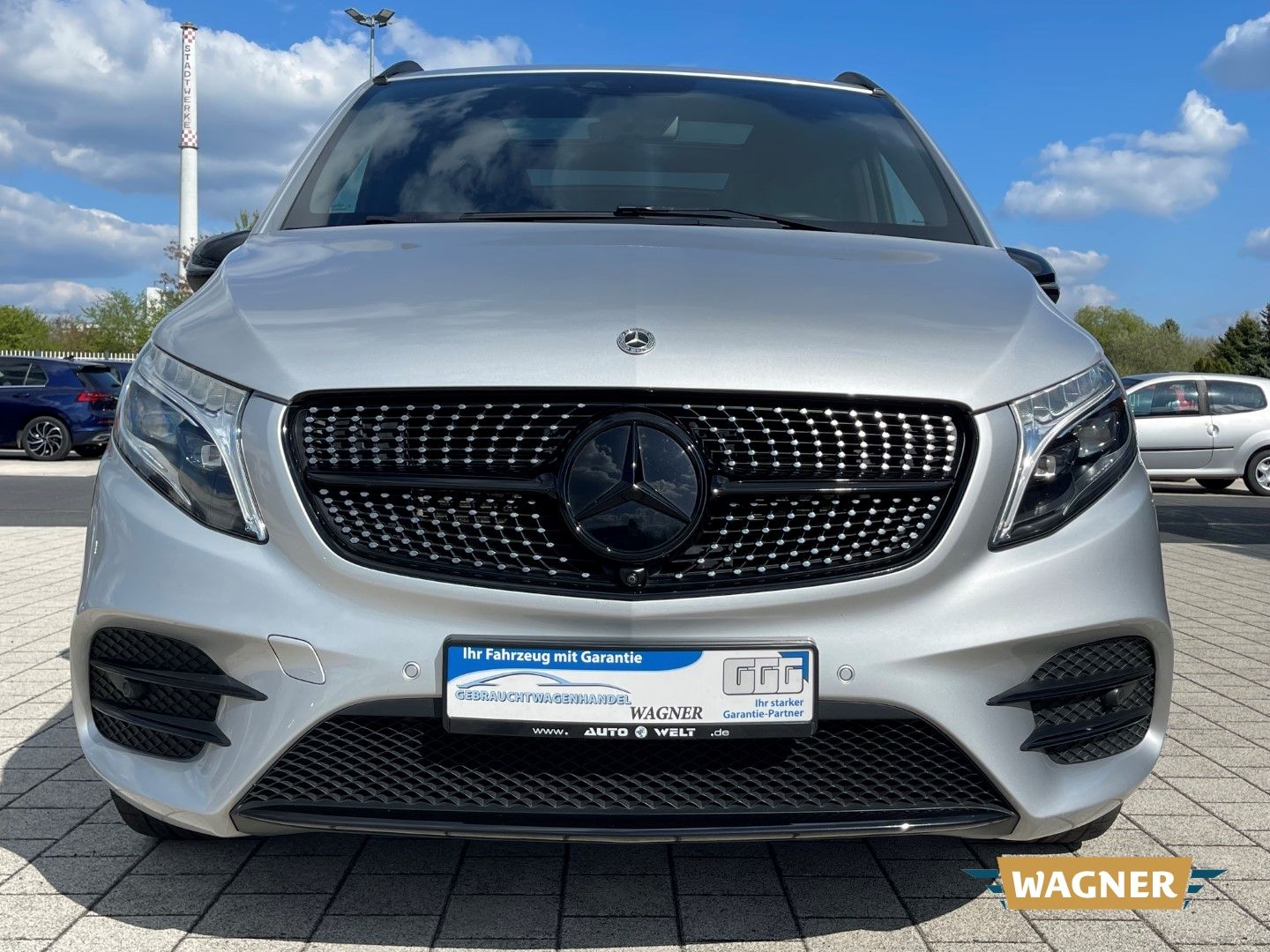 Fahrzeugabbildung Mercedes-Benz V 250 d AVANTGARDE AMG EDITION lang Night Paket