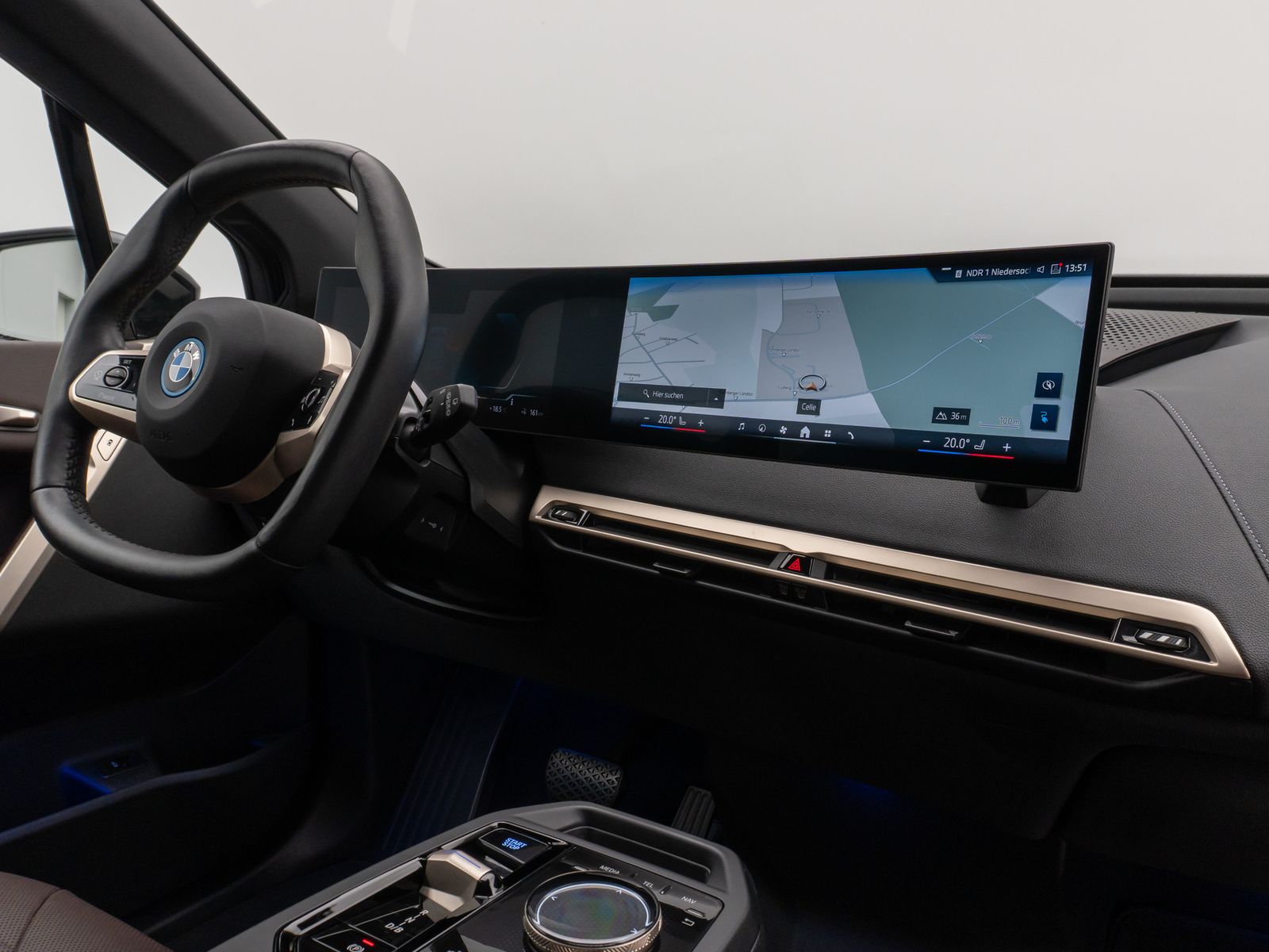 Fahrzeugabbildung BMW iX xD40 Panorama Kamera HiFi Komfort SkyLounge