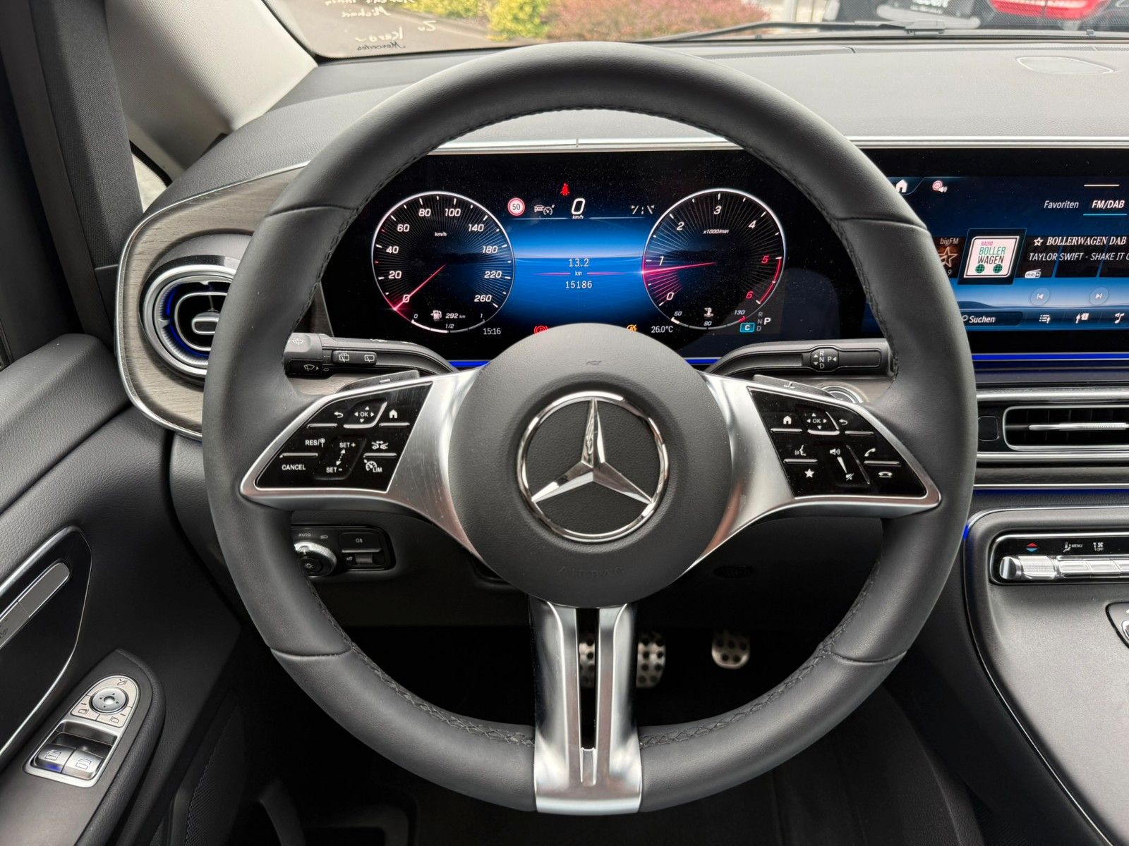 Fahrzeugabbildung Mercedes-Benz V 300 d STYLE 4MATIC AHK2,5t DISTRONIC MULTIBEAM