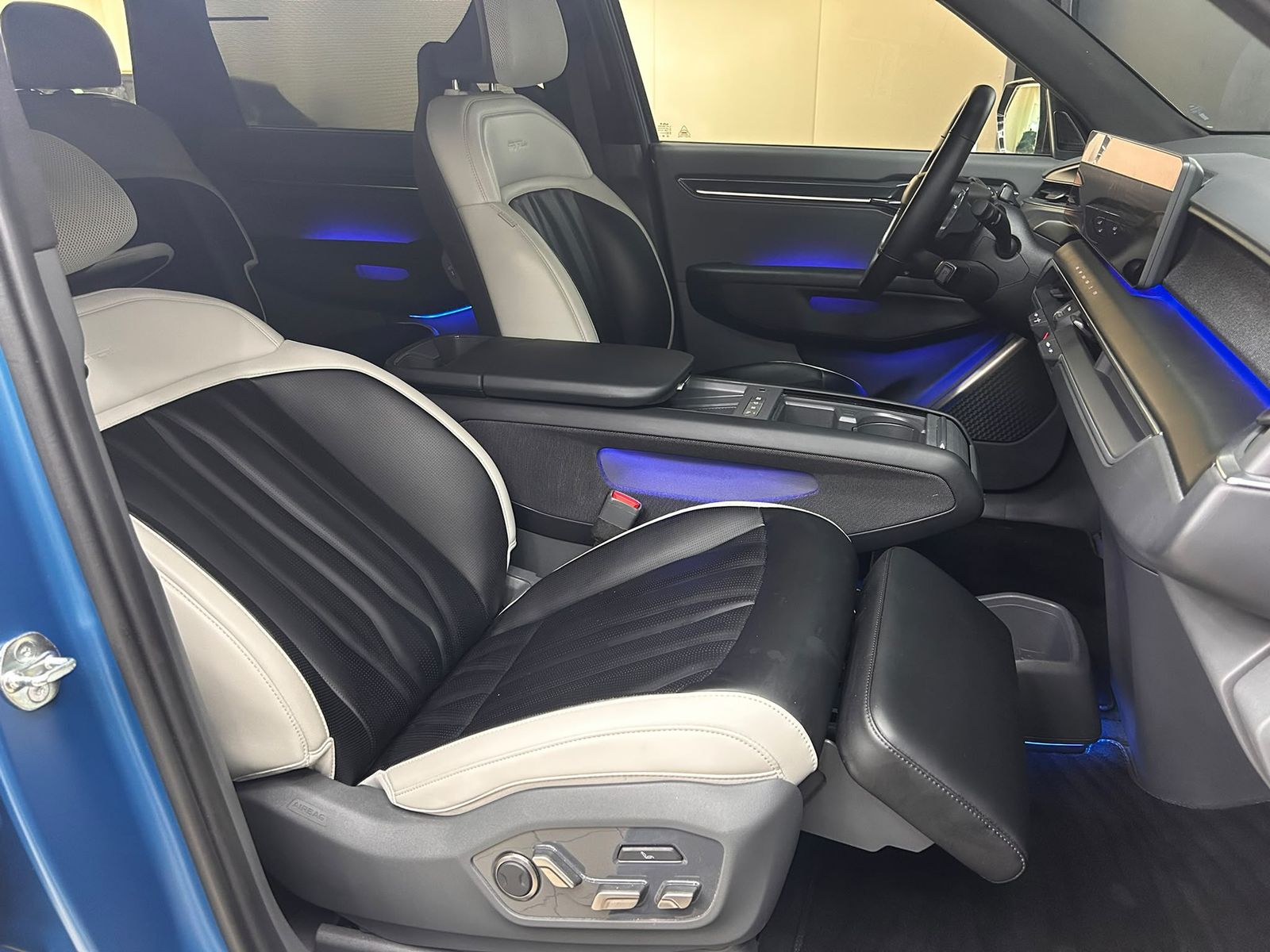 Fahrzeugabbildung Kia EV9 GT-Line Launch Edit PANO+HEAD+LED+ACC+WP+360