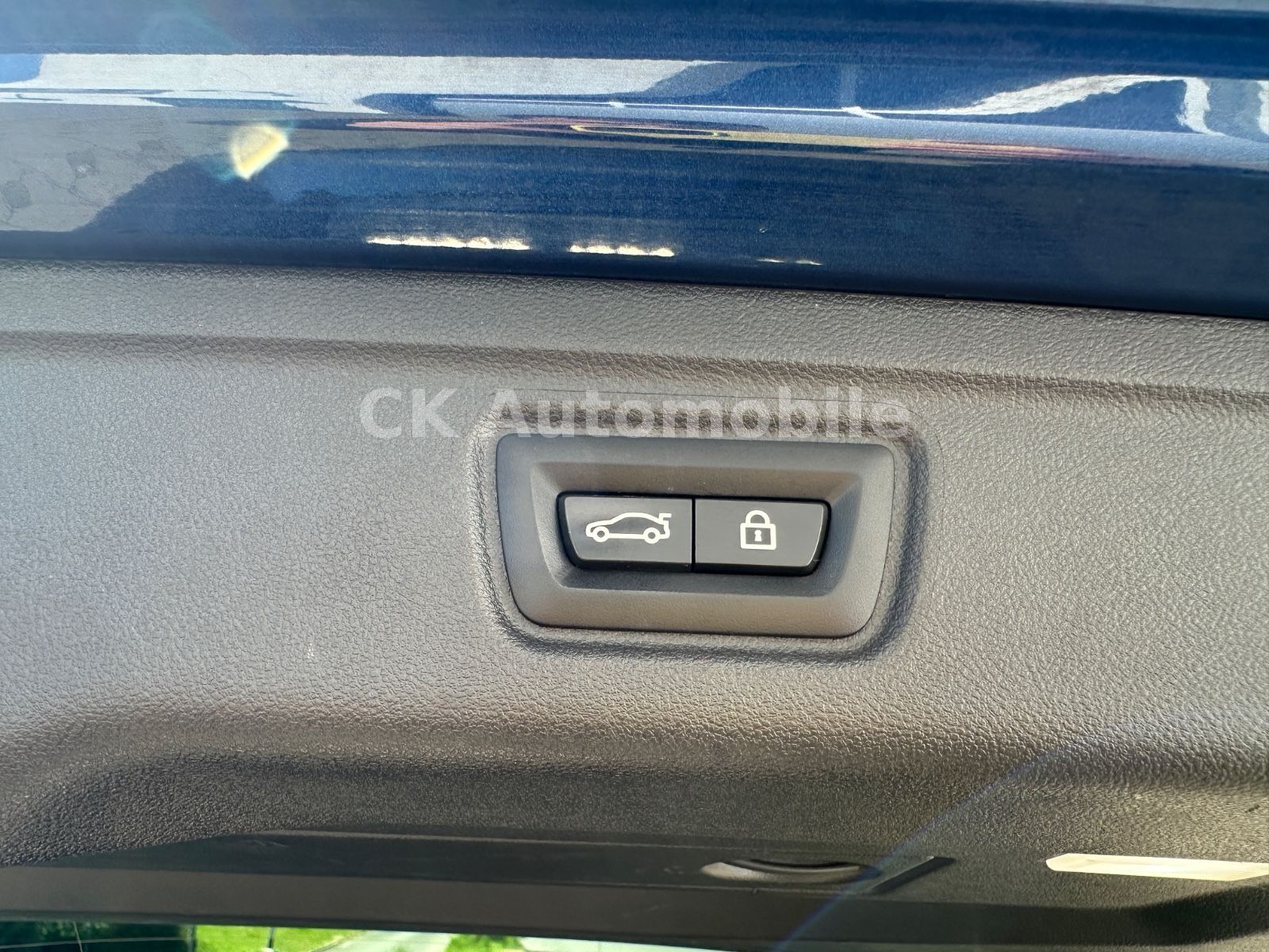 Fahrzeugabbildung BMW 318d Touring Sport-Line/Shadow-Line/Navi/Laser