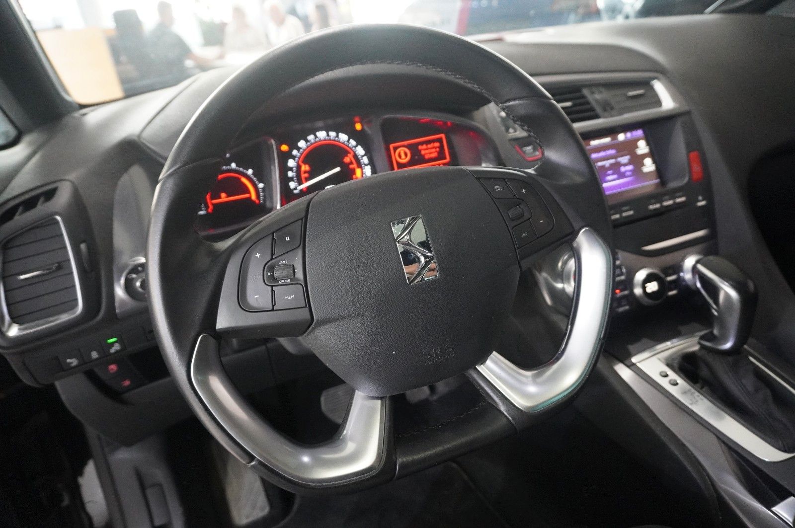 Fahrzeugabbildung DS Automobiles DS5 Lim. 2.0D NAVI/LED/KAMERA/HUD/SPORT/SH/DAB+