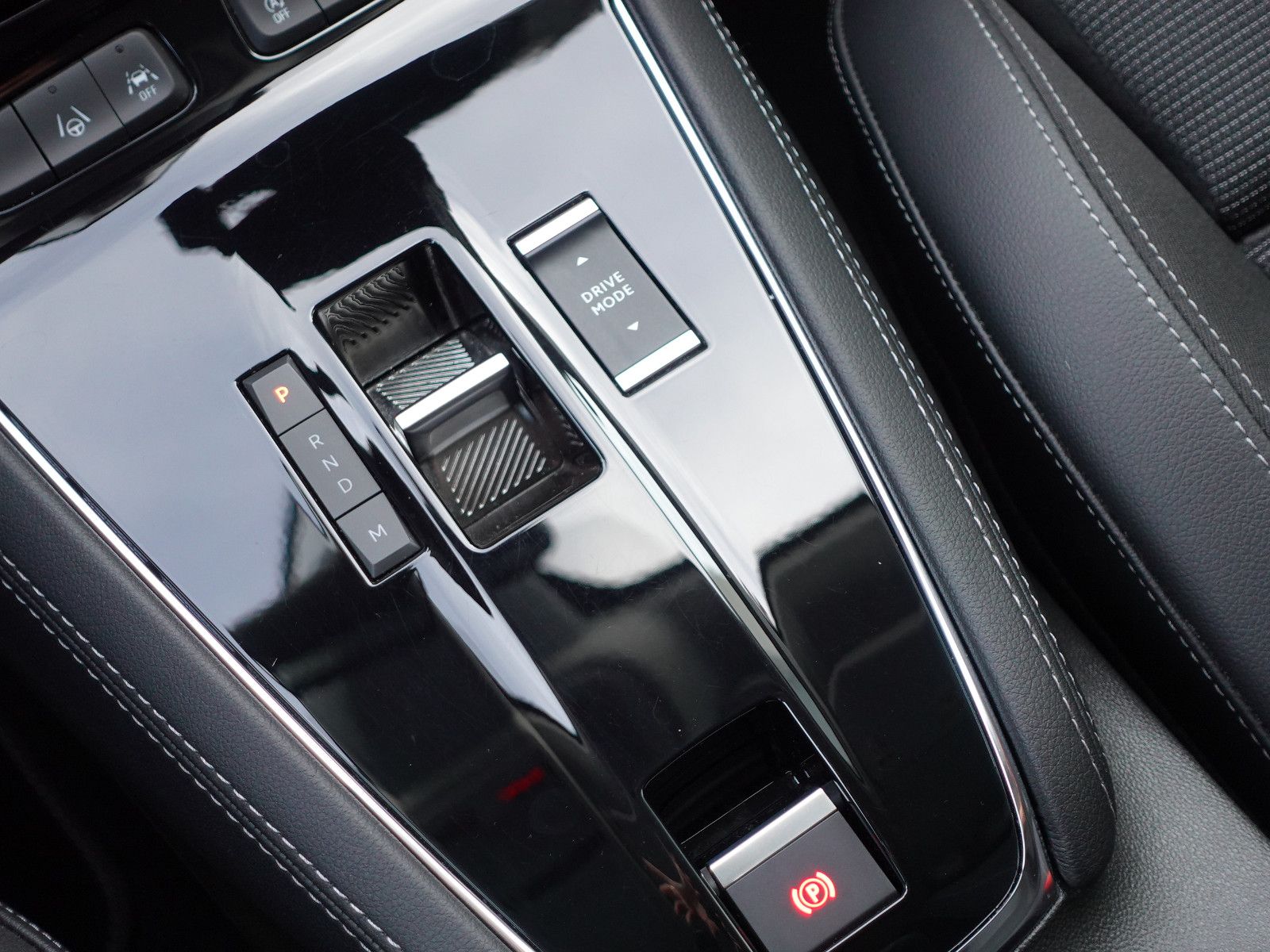 Fahrzeugabbildung Opel Grandland 1.2T AUTOMATIK,AHK,Navi,Kamera,Sitzhzg