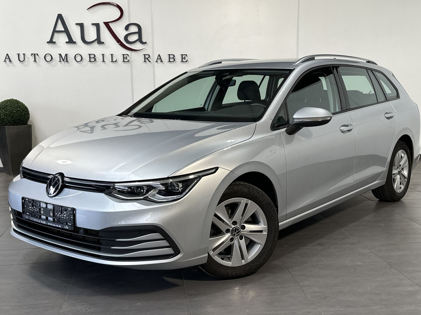 Fahrzeugabbildung Volkswagen Golf Variant 2.0 TDI DSG Life NAV+LED+KAM+AHK+VC