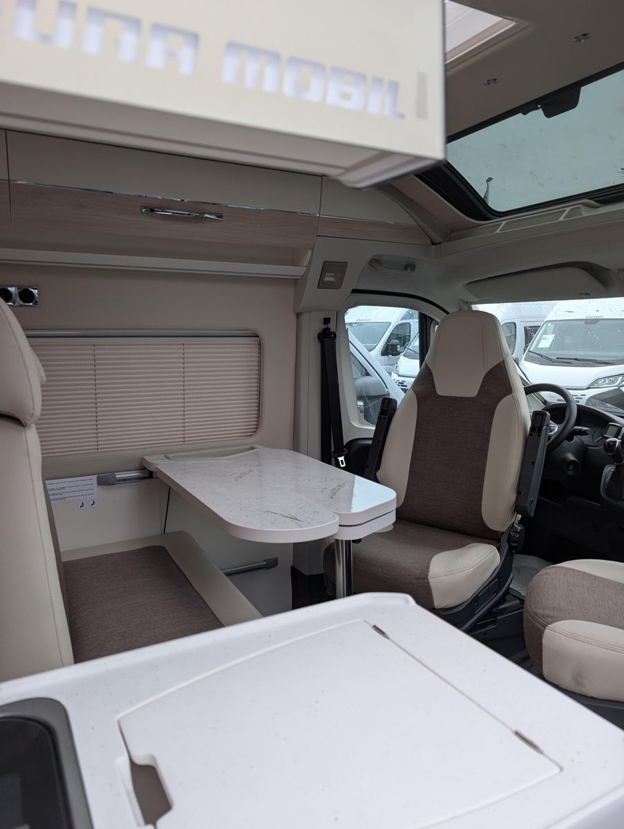 Fahrzeugabbildung Eura Mobil Van V 595 HB Captain-Chair-Sitze, Solar, Skyroof