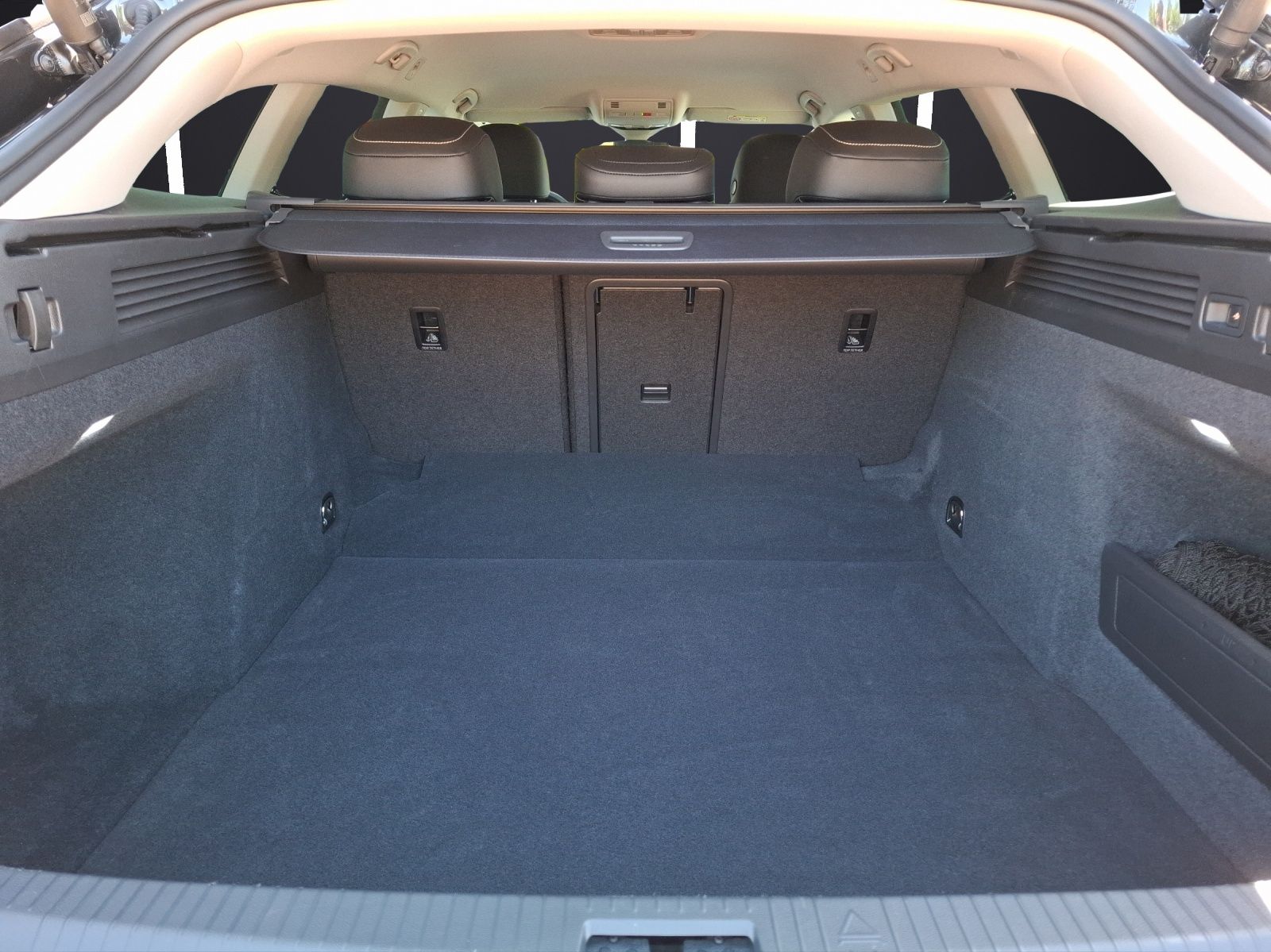 Fahrzeugabbildung Volkswagen Arteon SB TSI Elegance DSG  Matrix AHK Navi AID